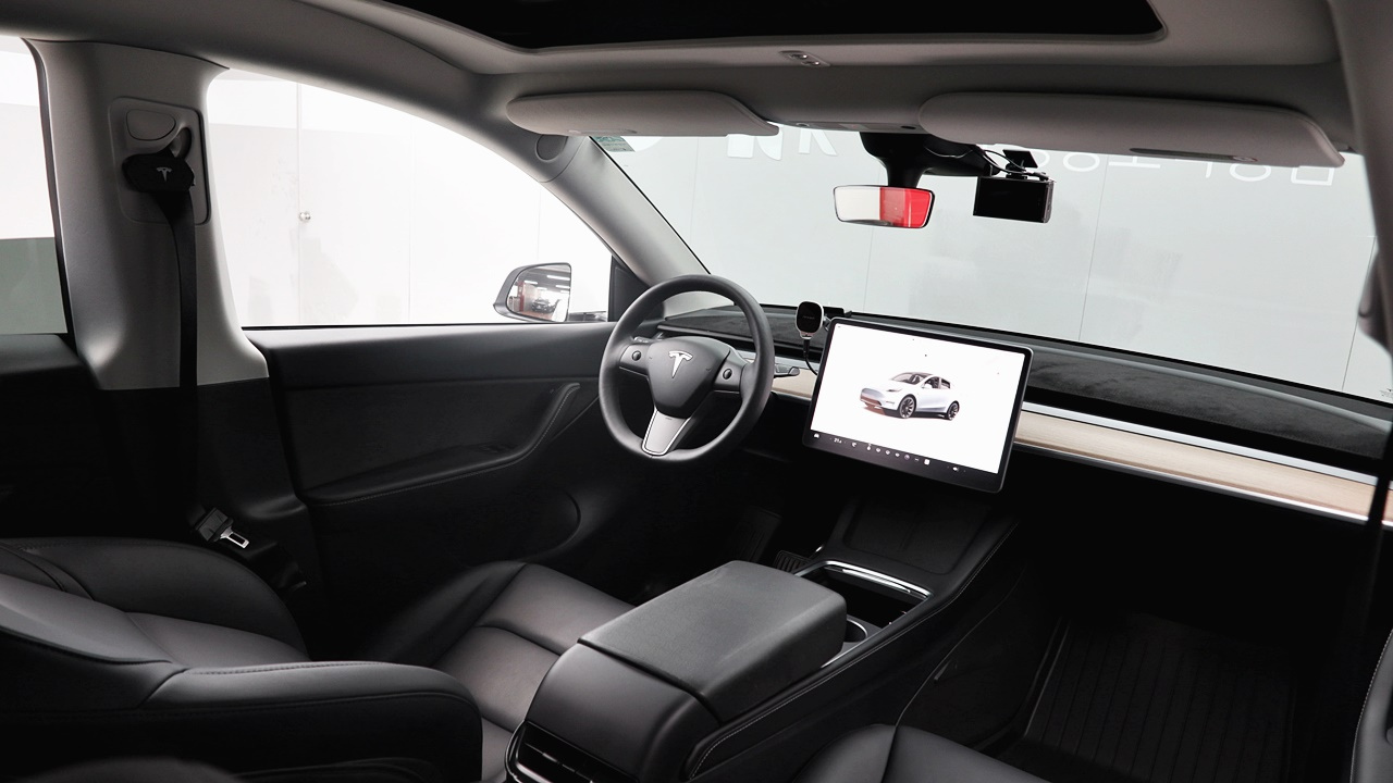 TESLA MODEL Y