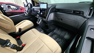 HYUNDAI STARIA 2024