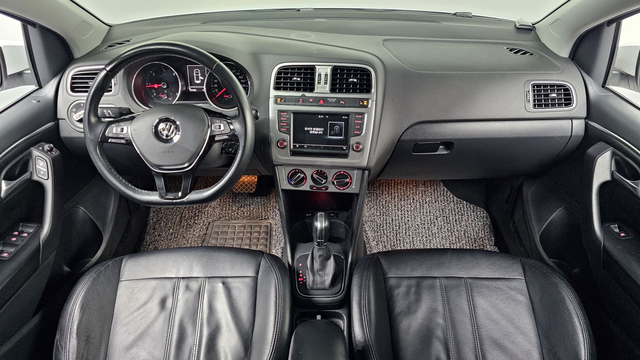 VOLKSWAGEN POLO 2015