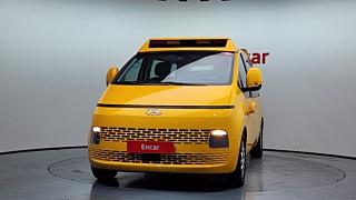 HYUNDAI STARIA 2023