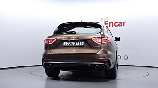 MASERATI LEVANTE 2020
