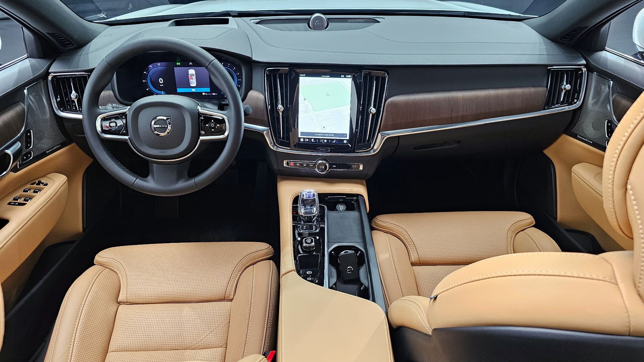 VOLVO S90 2023