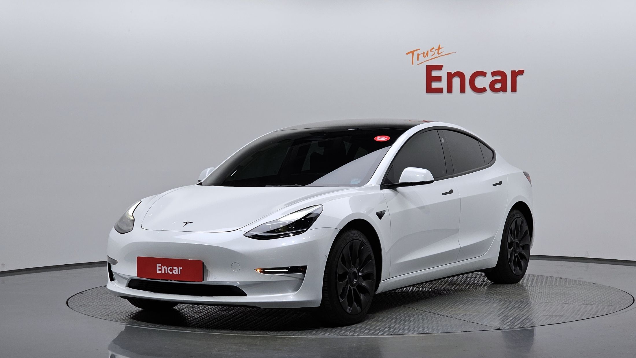 TESLA MODEL 3