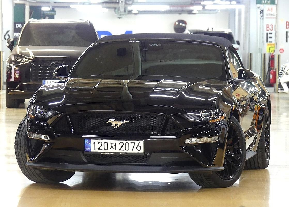 FORD MUSTANG