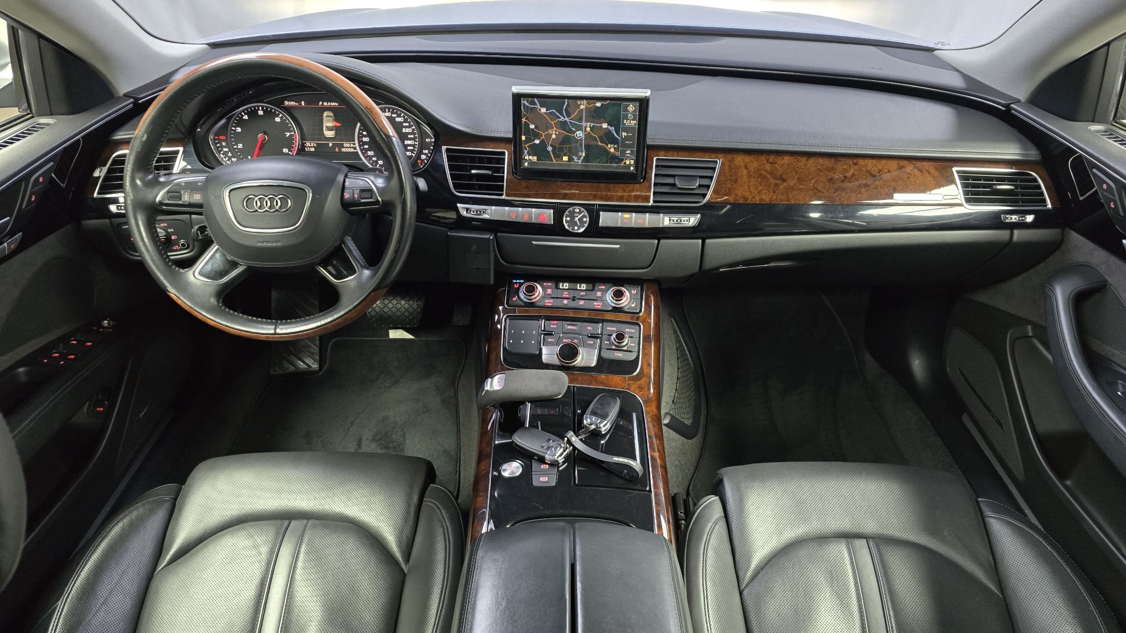 AUDI A8 2012