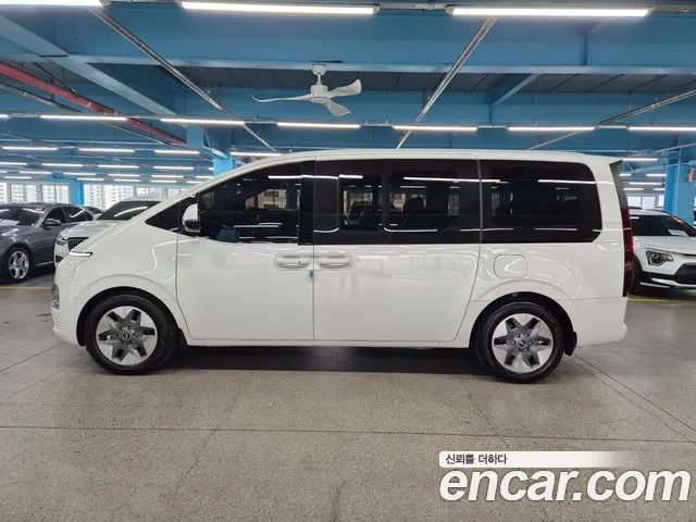 HYUNDAI STARIA 2024