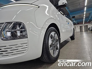 HYUNDAI STARIA 2024