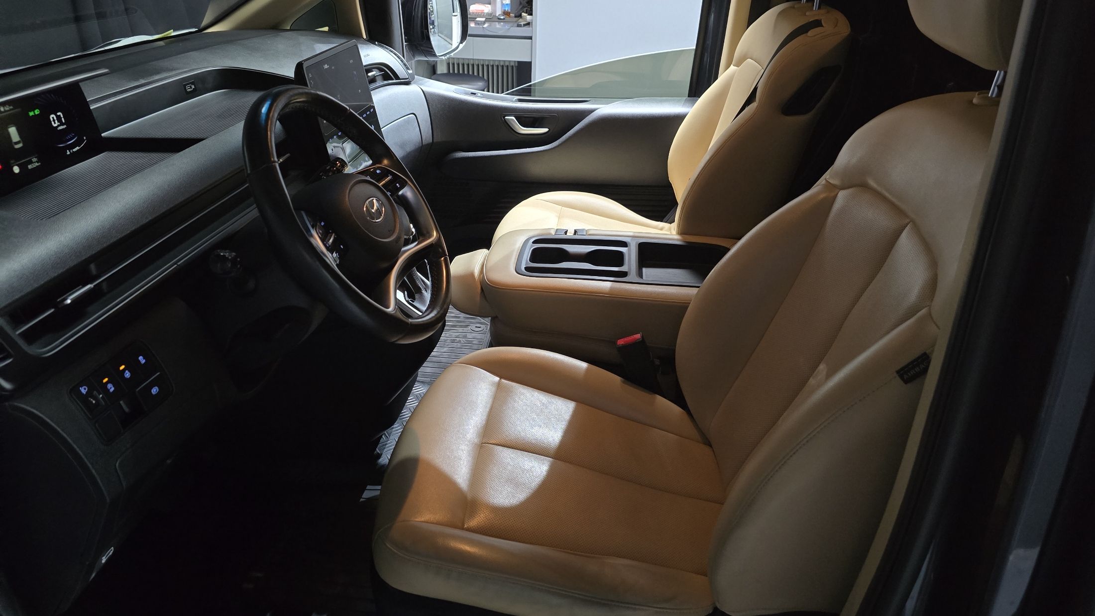 HYUNDAI STARIA 2021
