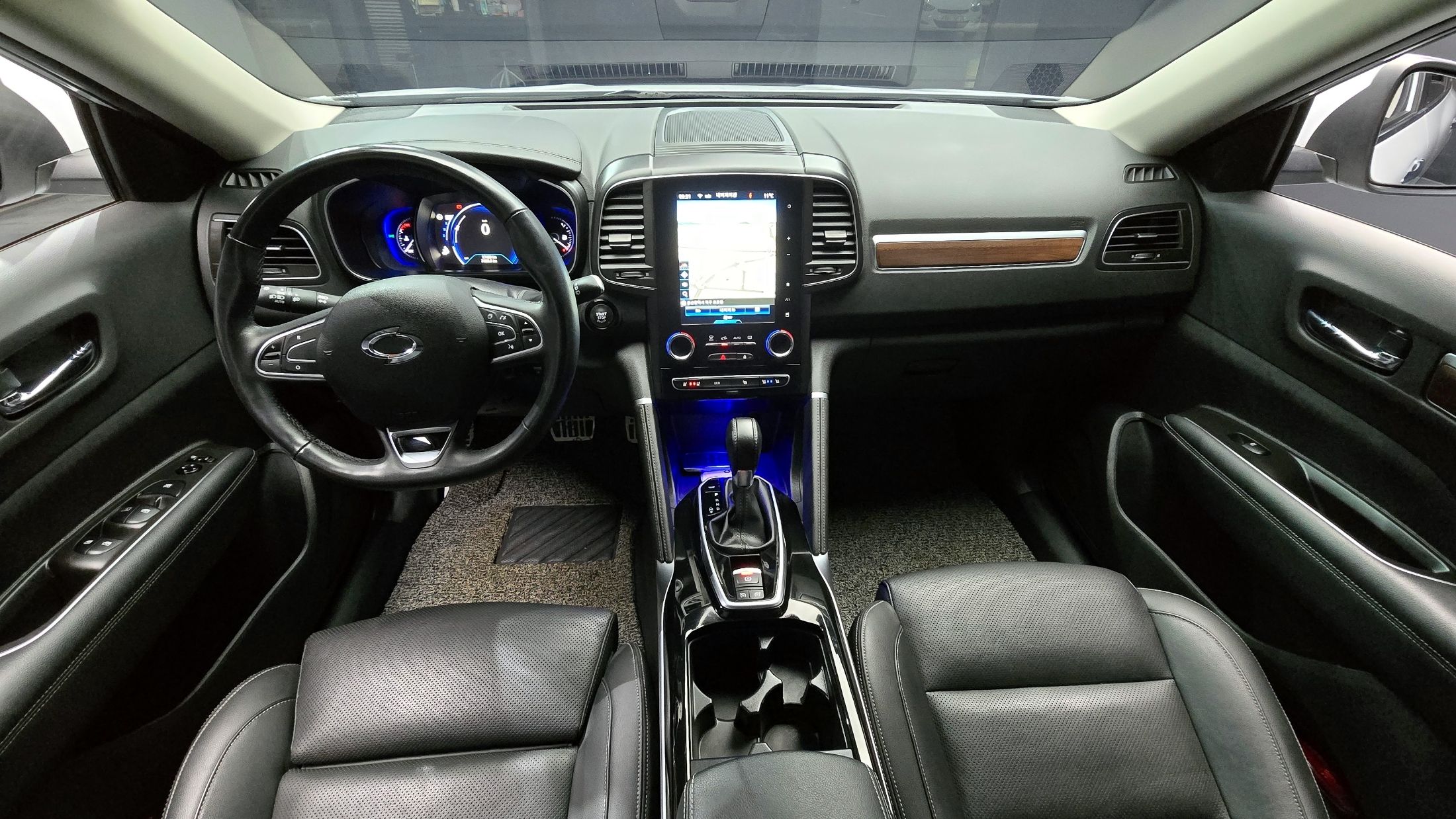 SAMSUNG QM6 2020