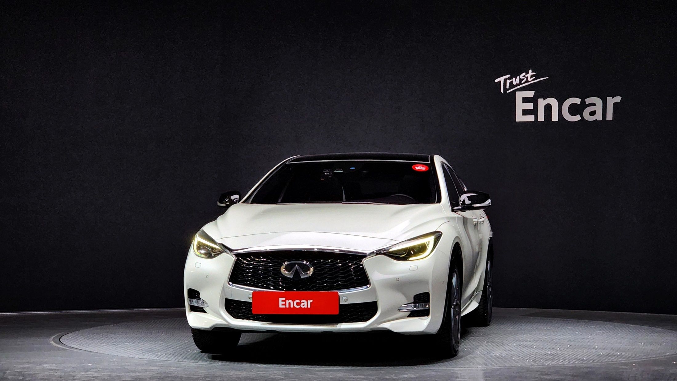 INFINITI Q30 2019