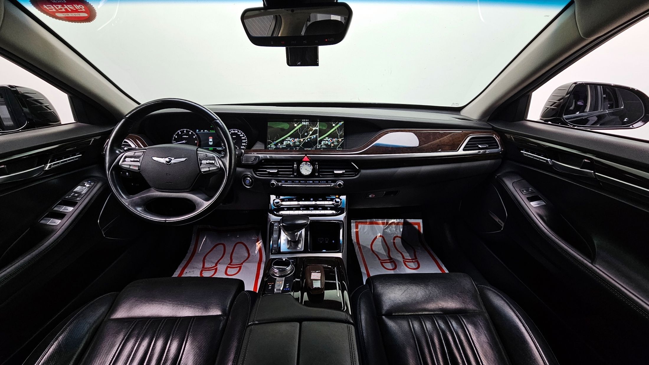 GENESIS EQ900 2016