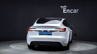 TESLA MODEL 3 2024