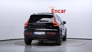 VOLVO XC40 2022