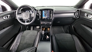 VOLVO XC40 2022