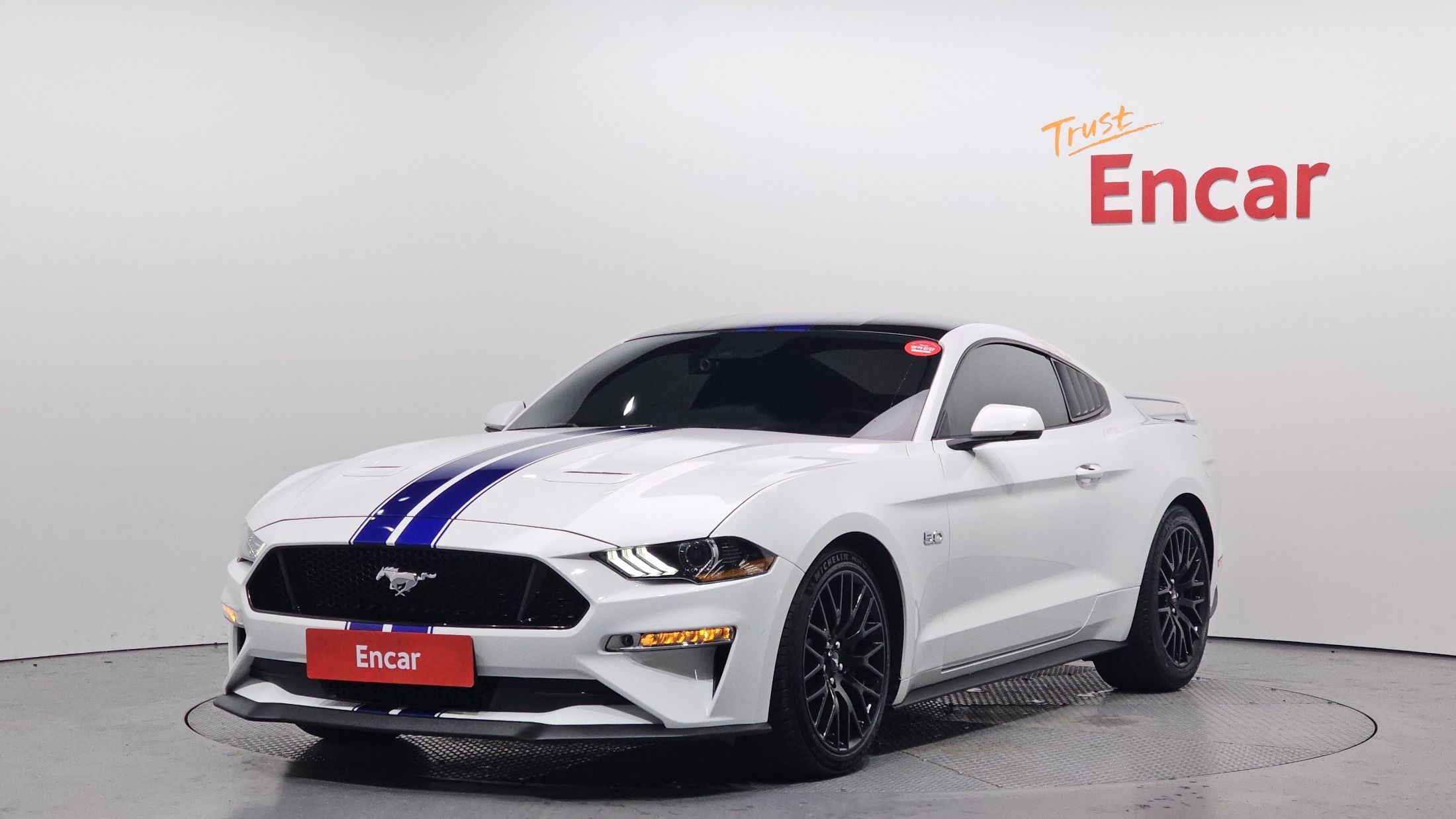 FORD MUSTANG