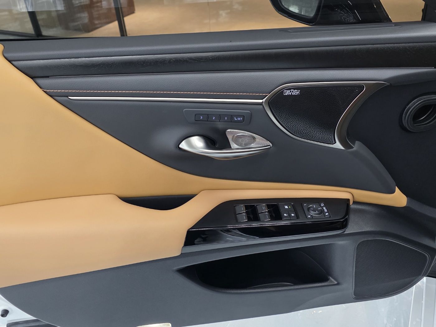 LEXUS ES300H 2024