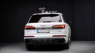 AUDI Q7 4M 2023