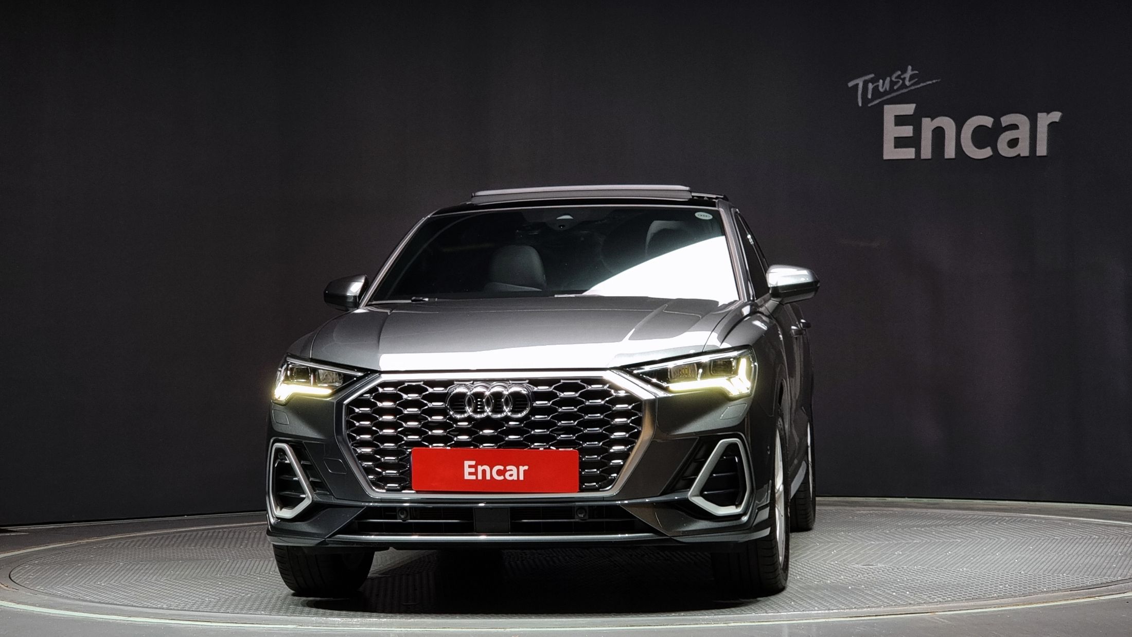 AUDI Q3 F3