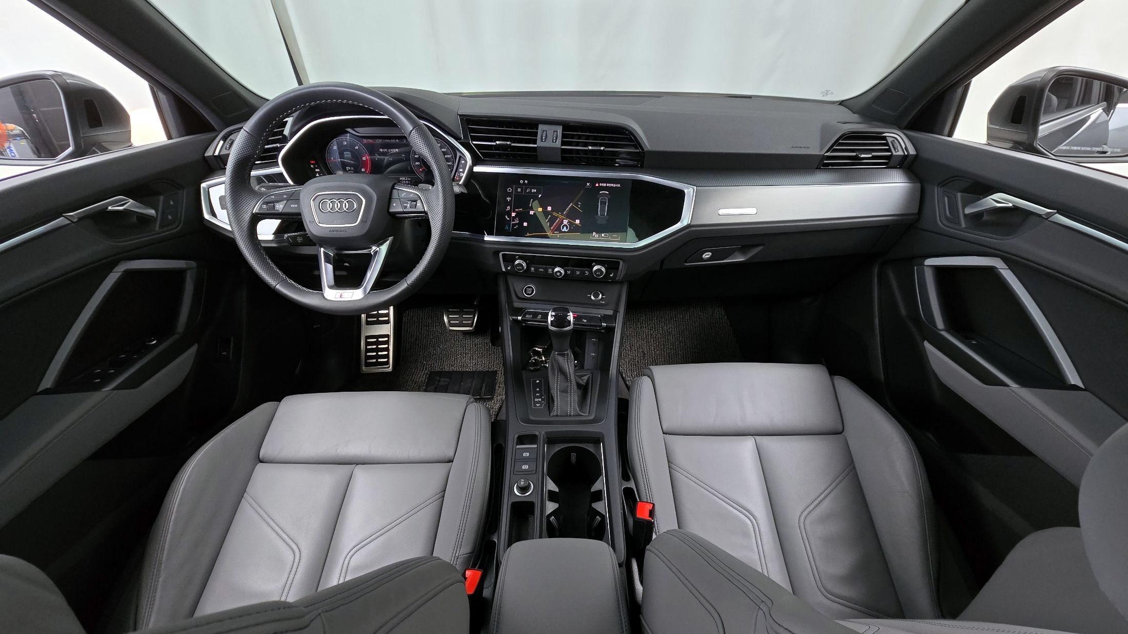 AUDI Q3 F3