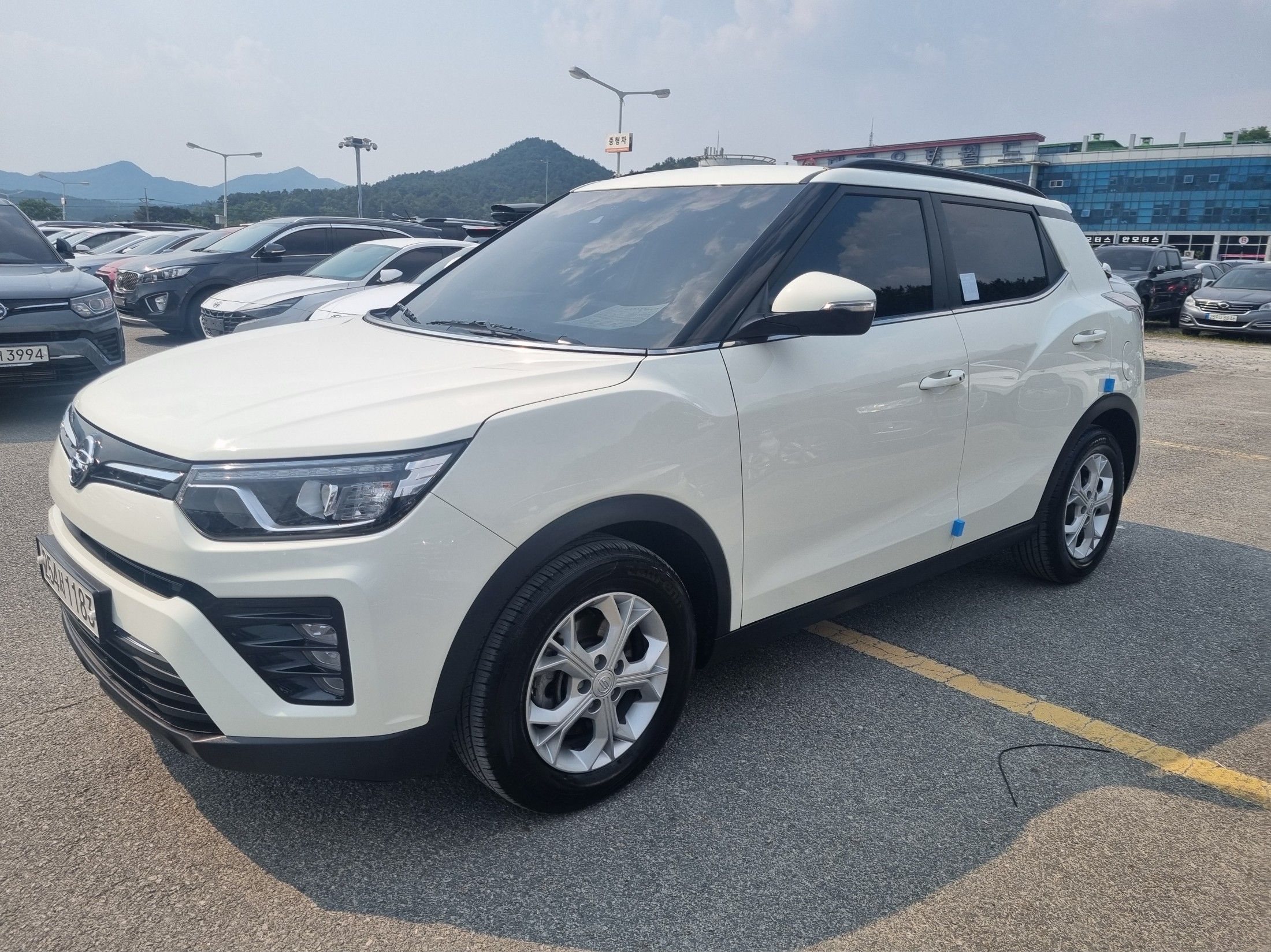 SSANGYONG TIVOLI VERY NEW 2021