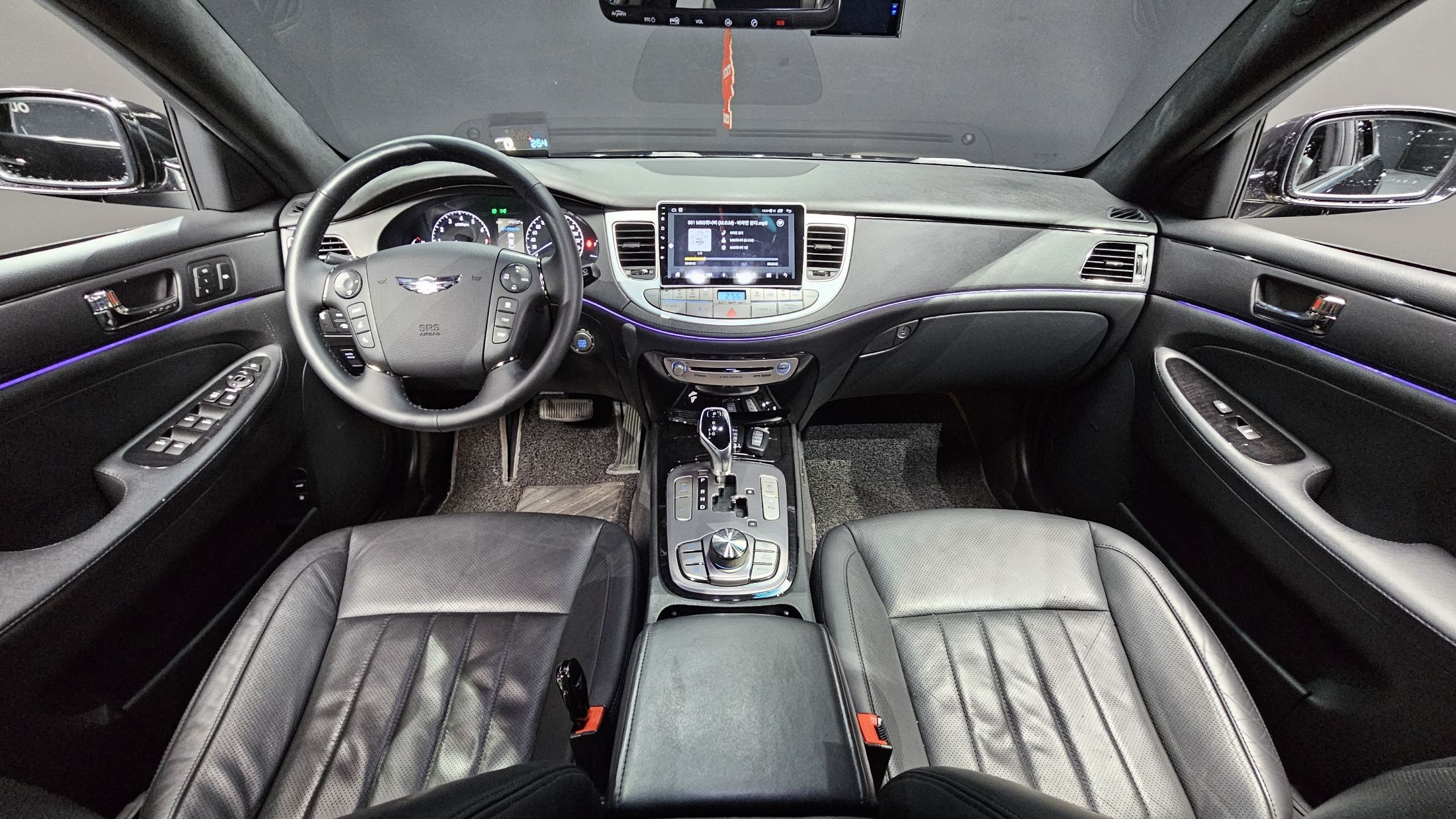 HYUNDAI GENESIS 2012