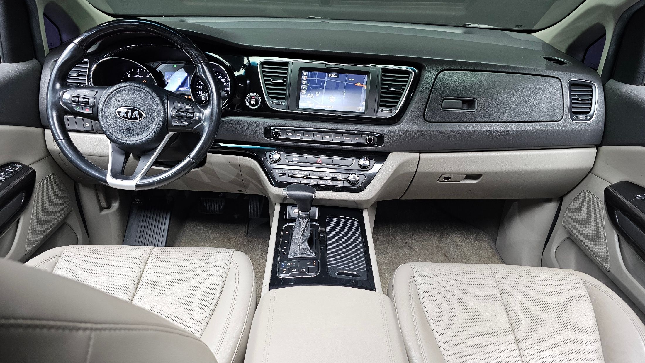 KIA CARNIVAL 2016