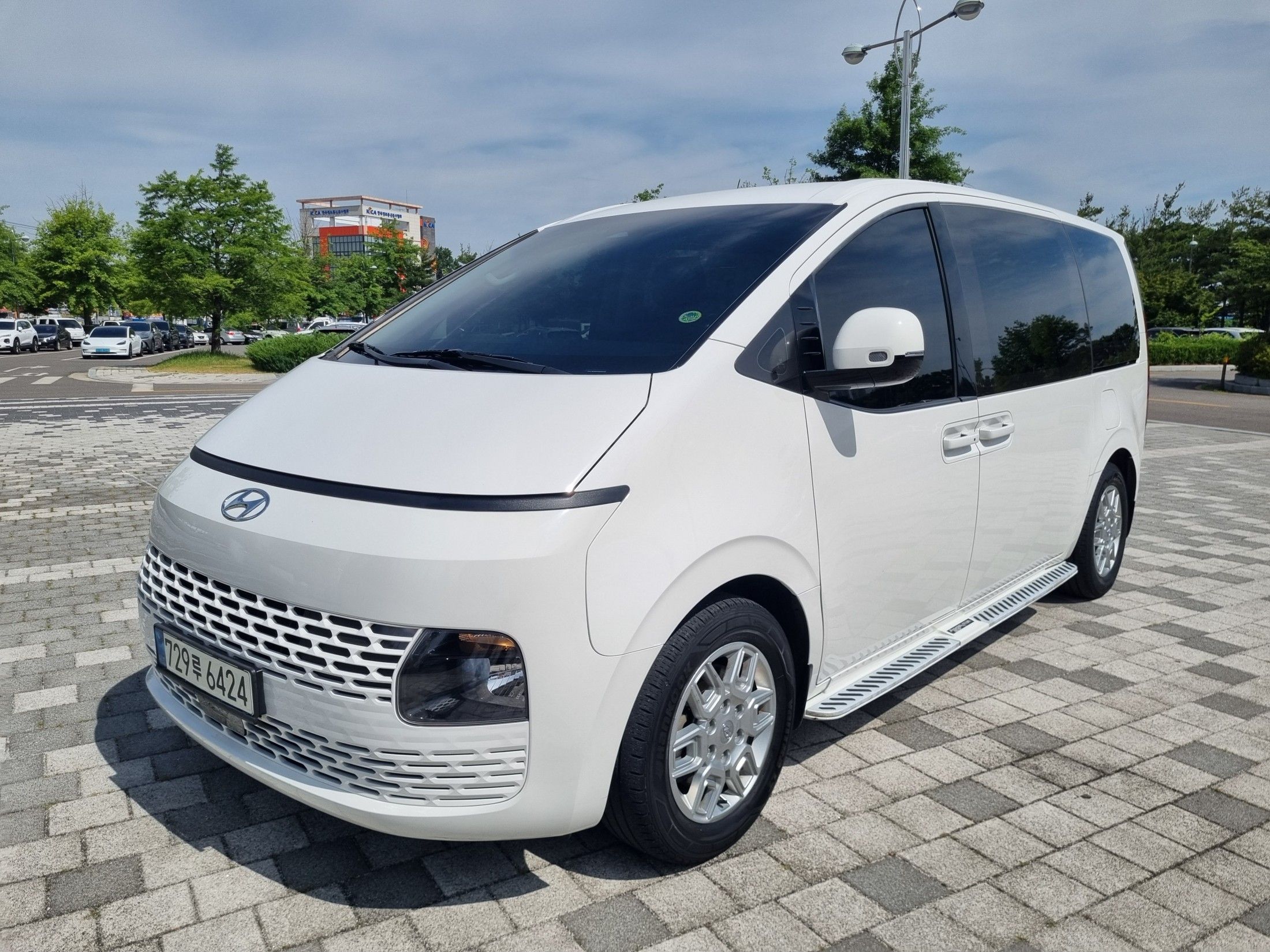 HYUNDAI STARIA