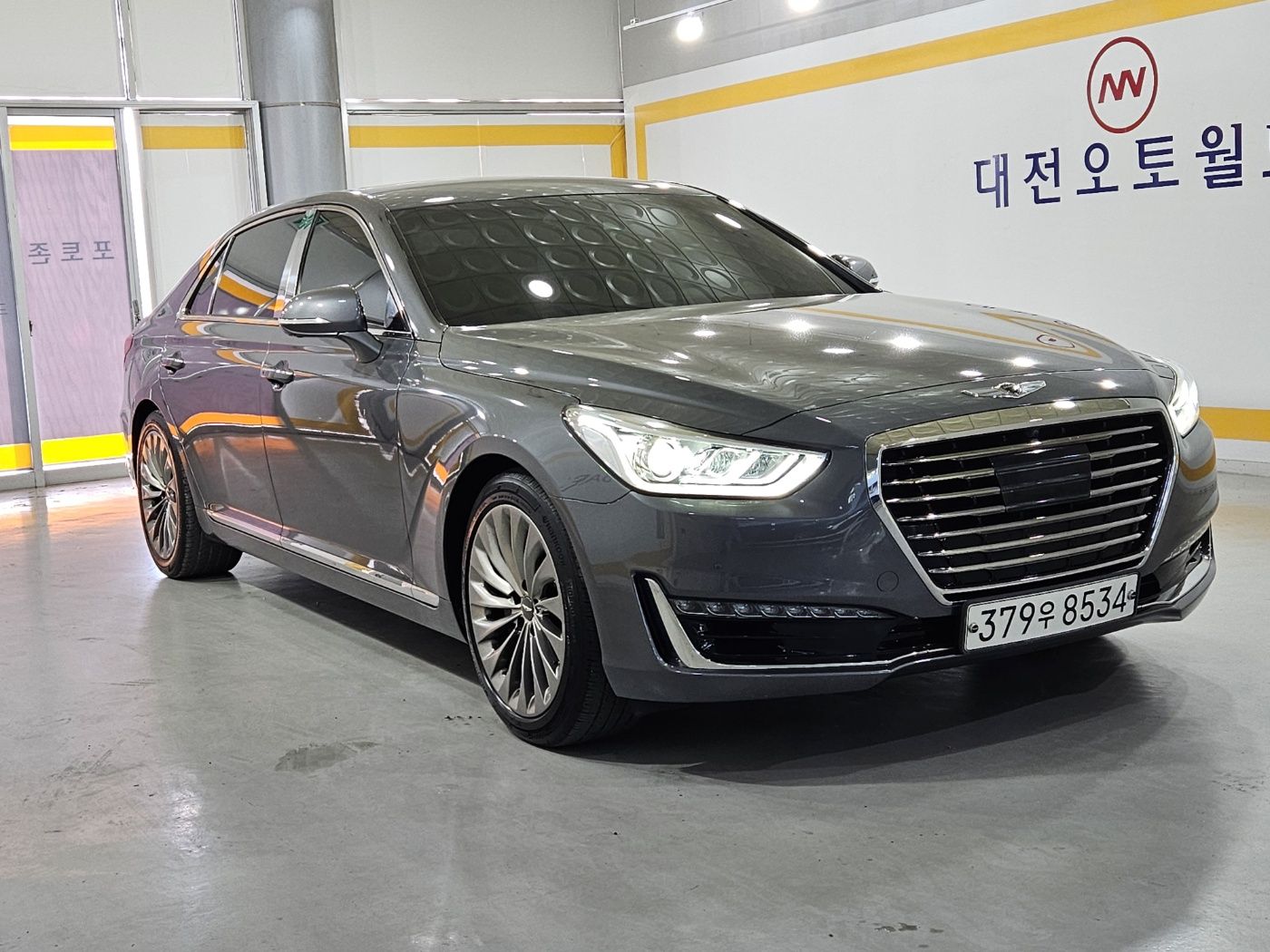 GENESIS EQ900 2016