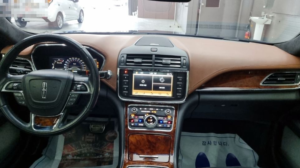 LINCOLN CONTINENTAL 2017