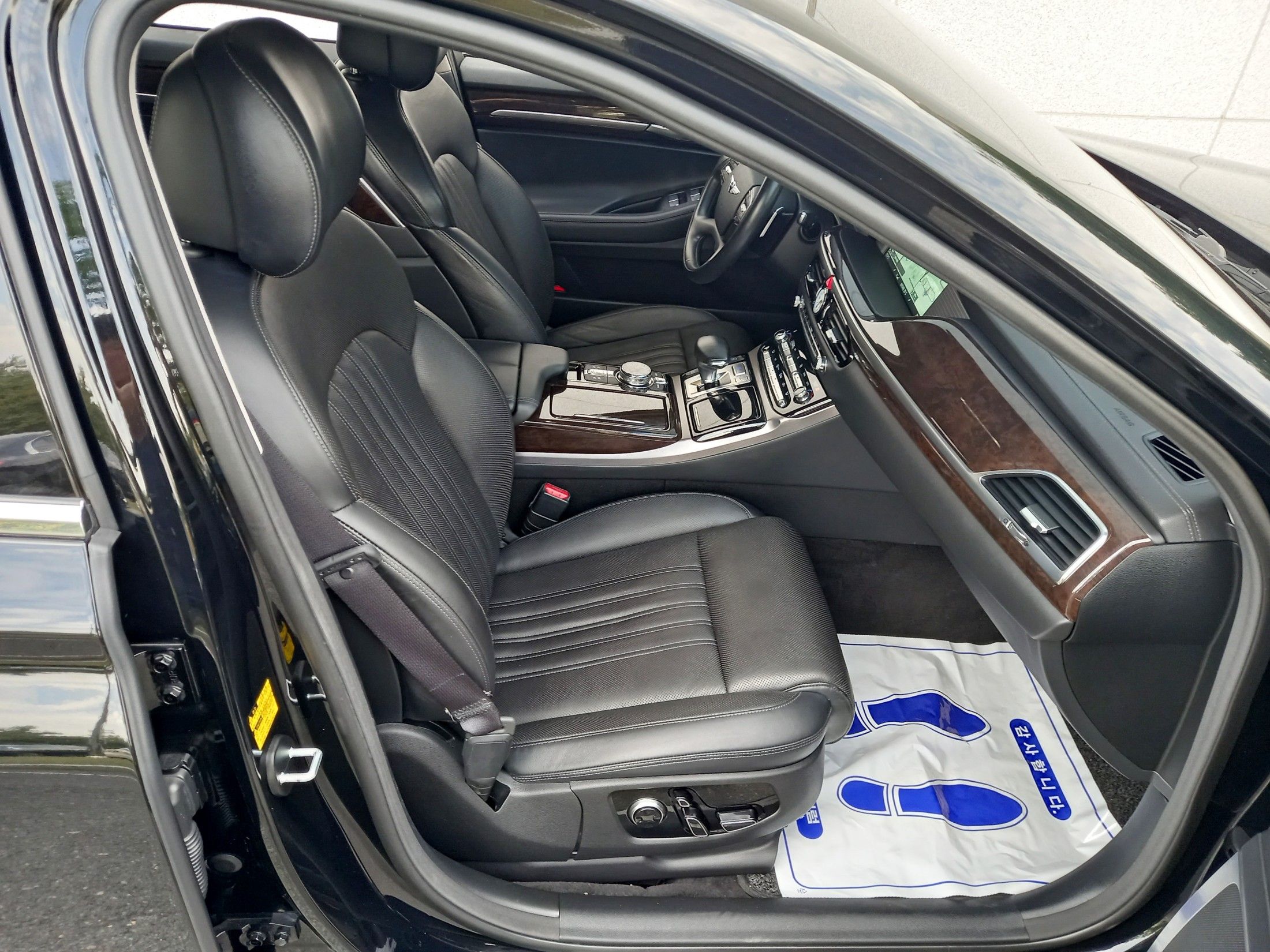 GENESIS EQ900