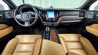 VOLVO XC60 2021