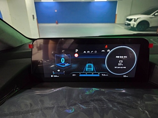 HYUNDAI STARIA 2025
