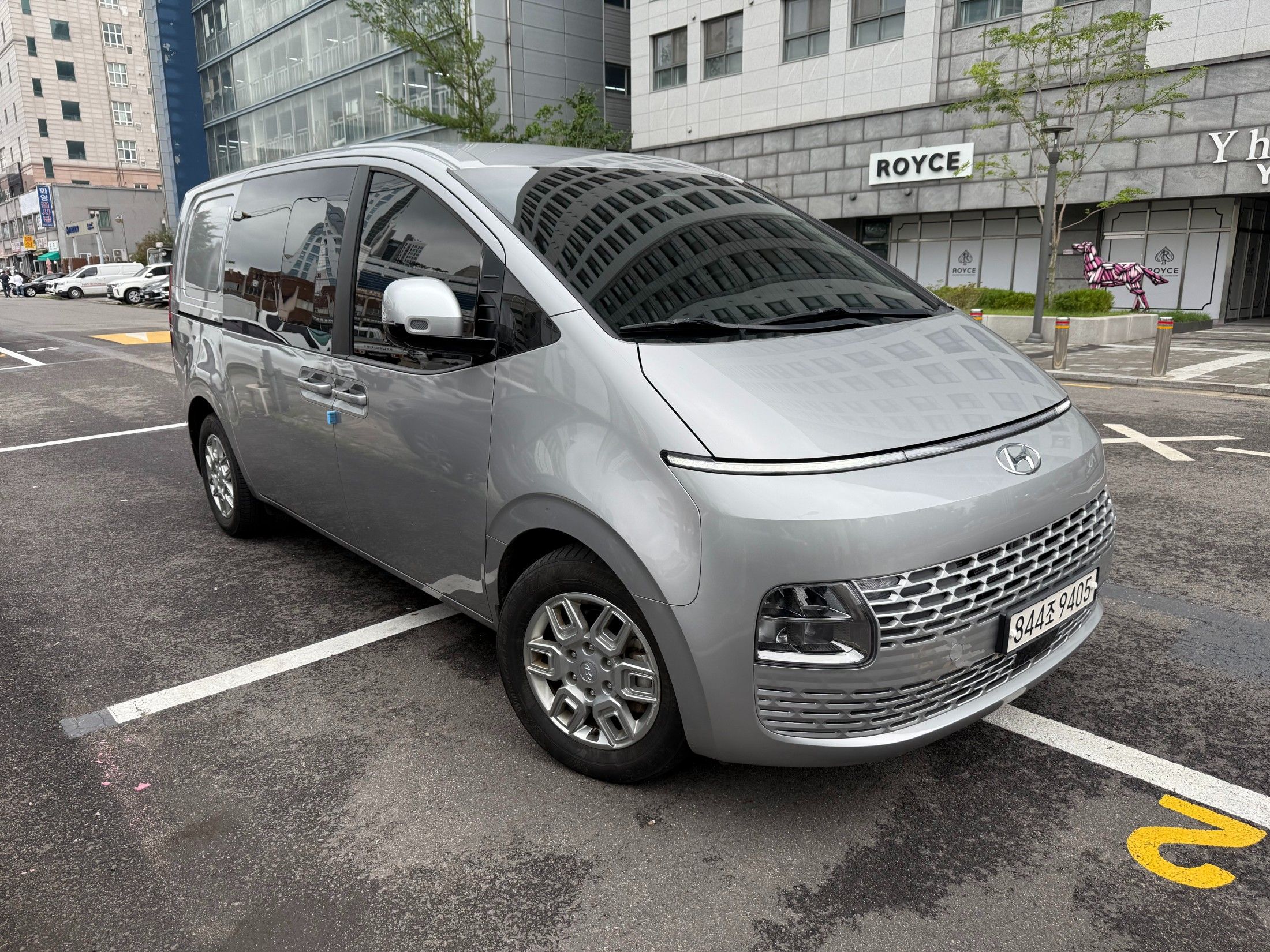 HYUNDAI STARIA 2023