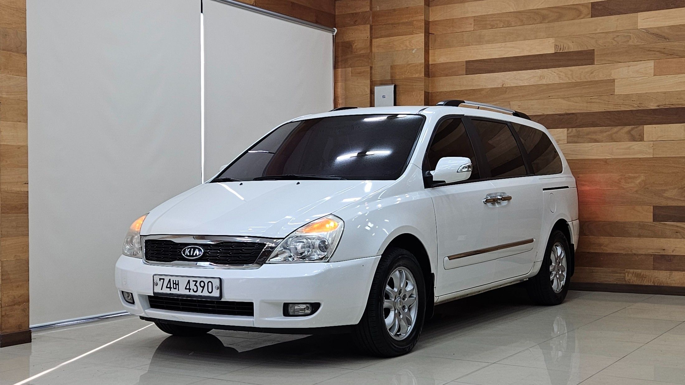 KIA CARNIVAL R 2012