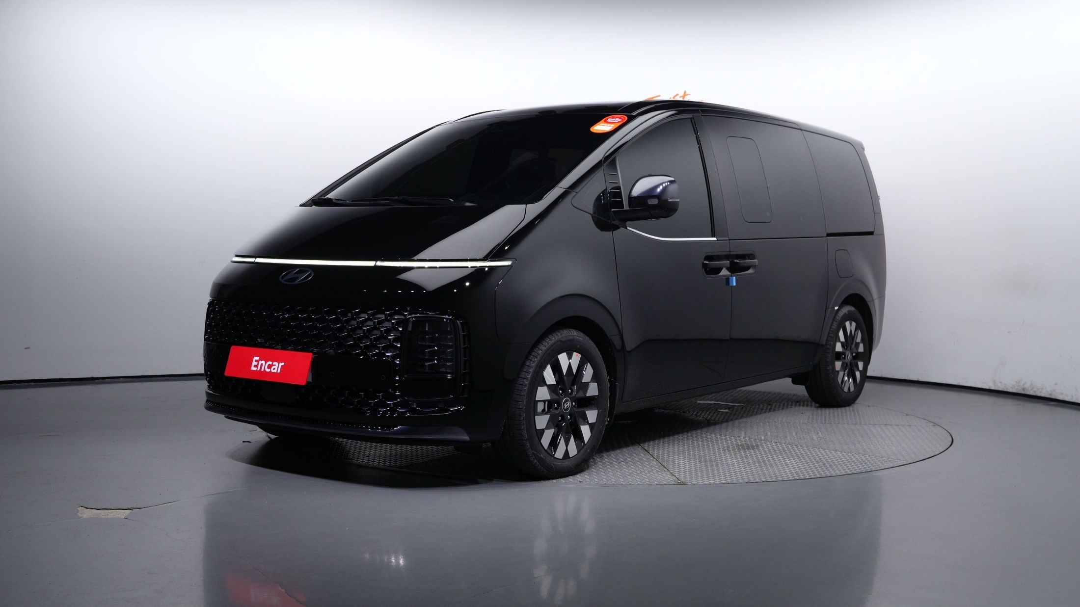 HYUNDAI STARIA 2025