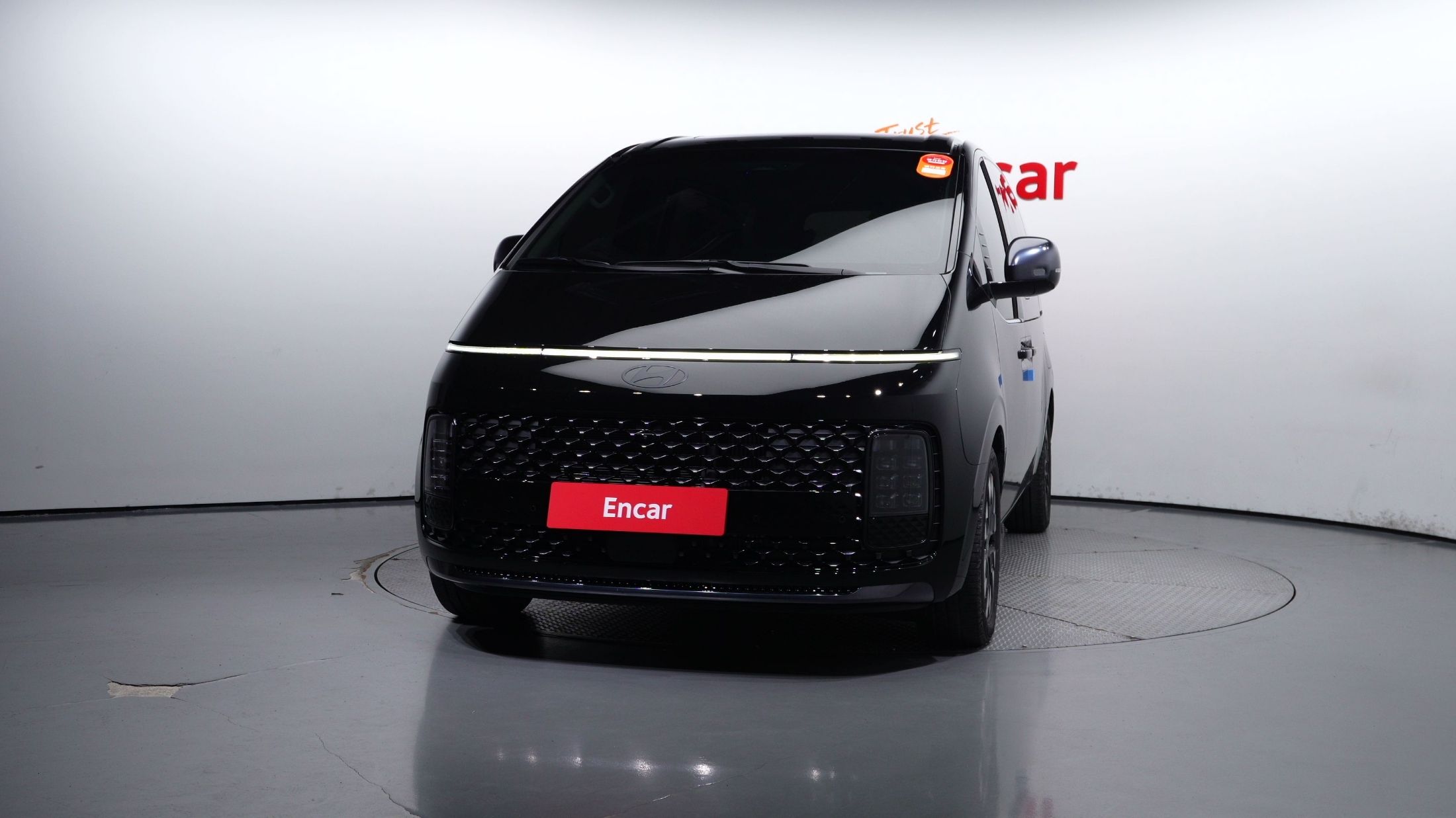 HYUNDAI STARIA 2025