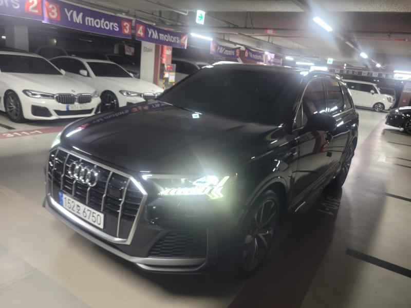 AUDI Q7 4M