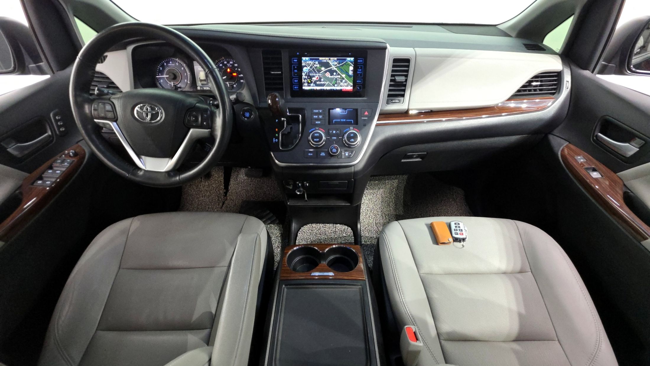 TOYOTA SIENNA 2015