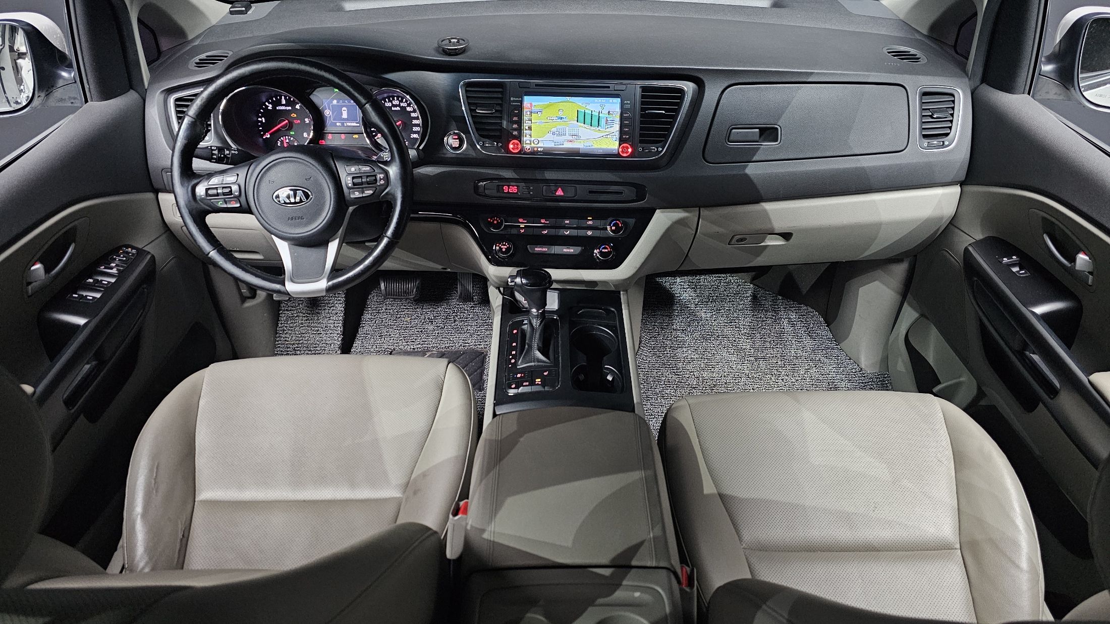 KIA CARNIVAL 2015