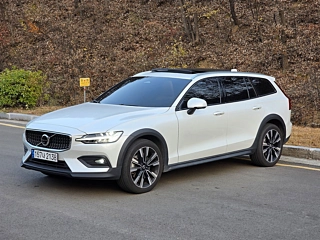 VOLVO V60 CROSS COUNTRY 2022
