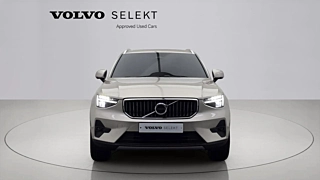VOLVO XC40 2023