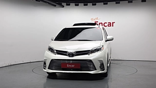 TOYOTA SIENNA 2018