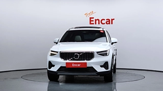 VOLVO XC40 2023