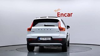 VOLVO XC40 2023