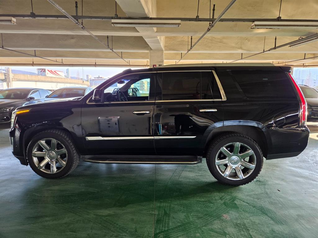 CADILLAC ESCALADE 2017