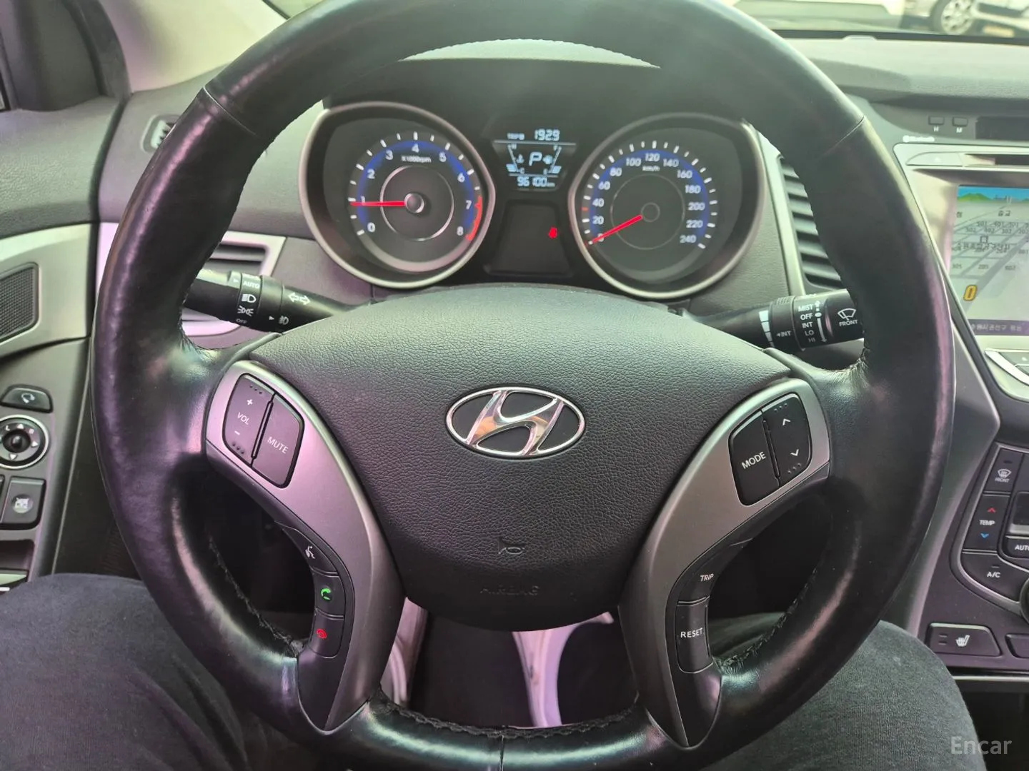 HYUNDAI AVANTE 2013