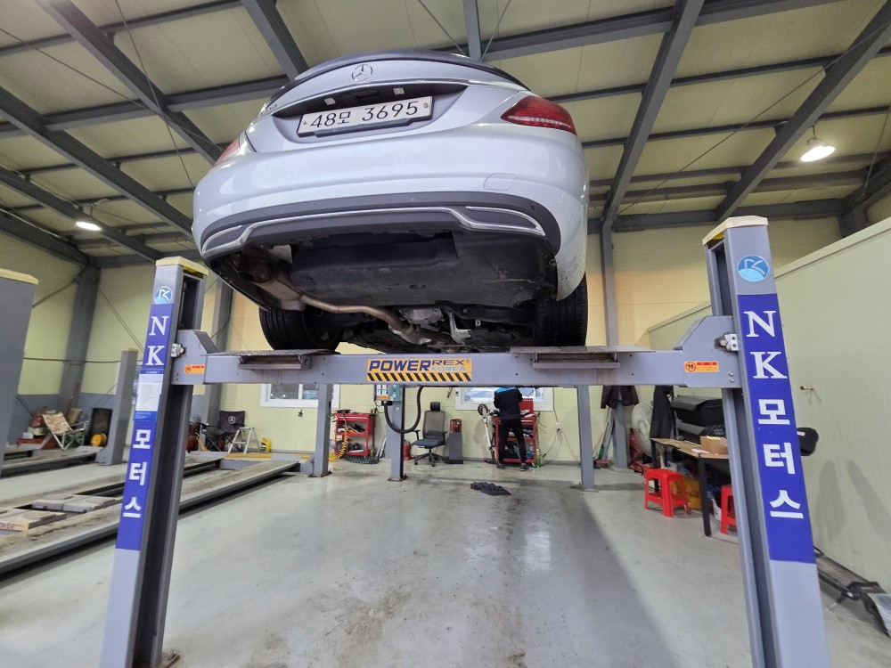 MERCEDES BENZ C-CLASS W205 2017