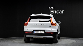 VOLVO XC40 2023