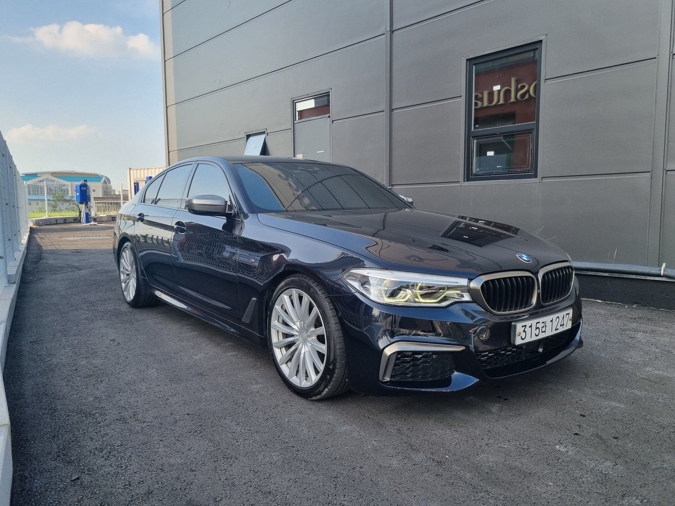 BMW 5-SERIES G30 2019