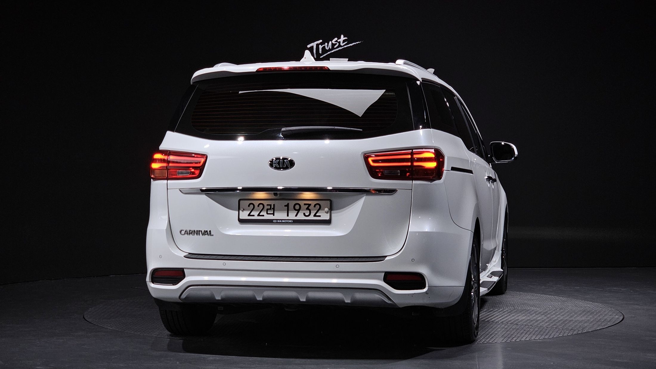 KIA CARNIVAL 2018